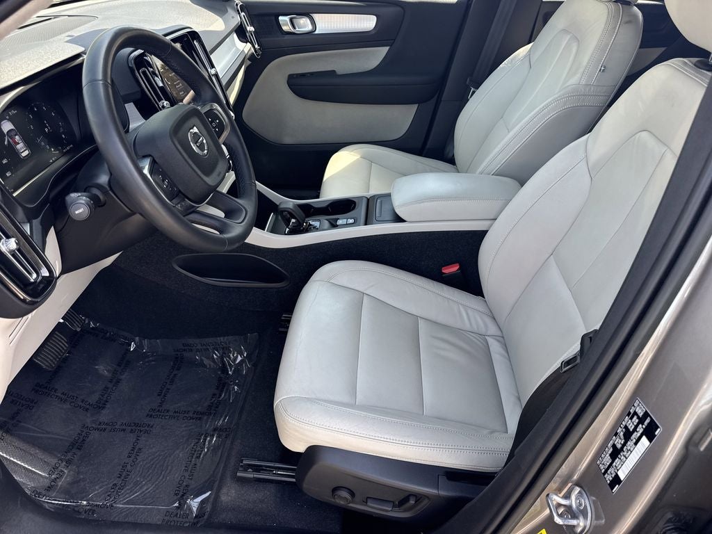 2022 Volvo XC40 Momentum
