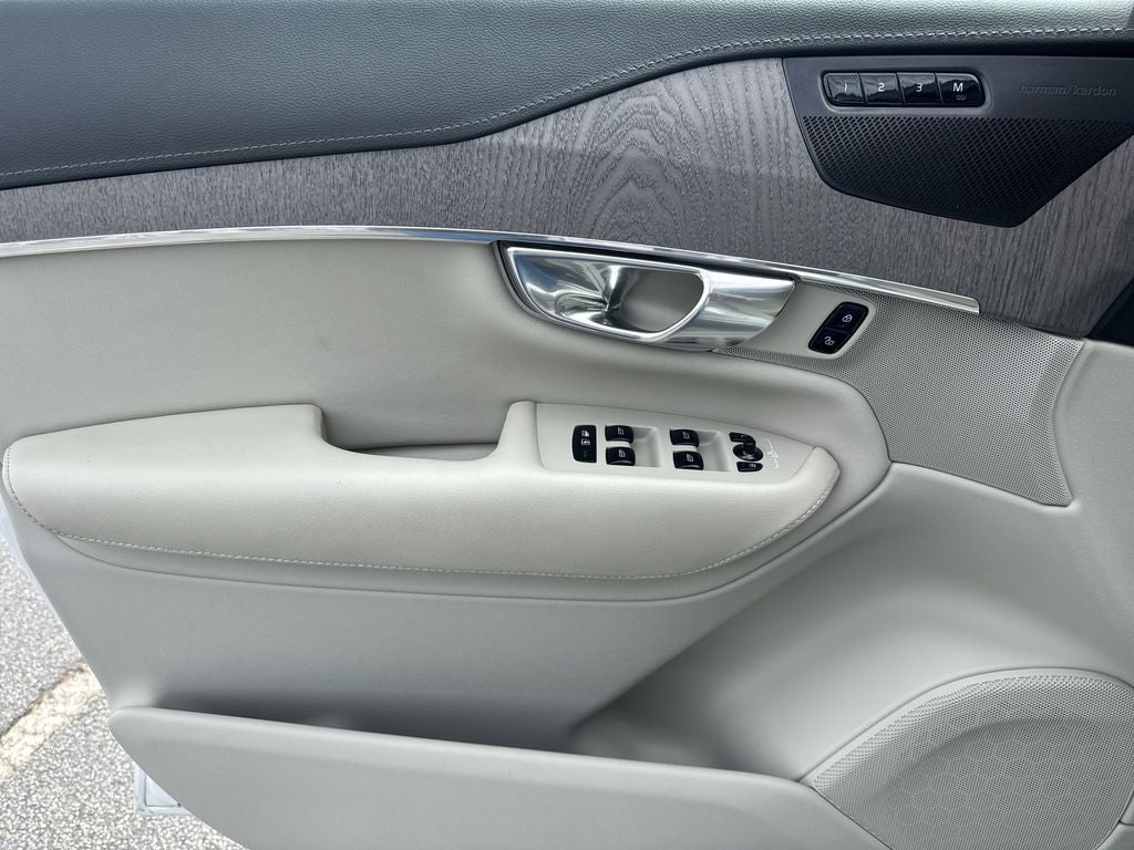 2022 Volvo XC90 Recharge Plug-In Hybrid T8 Inscription 7 Passenger