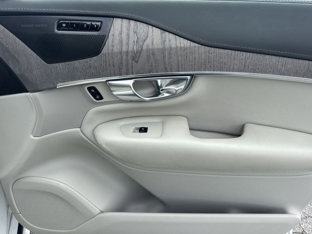 2022 Volvo XC90 Recharge Plug-In Hybrid T8 Inscription 7 Passenger