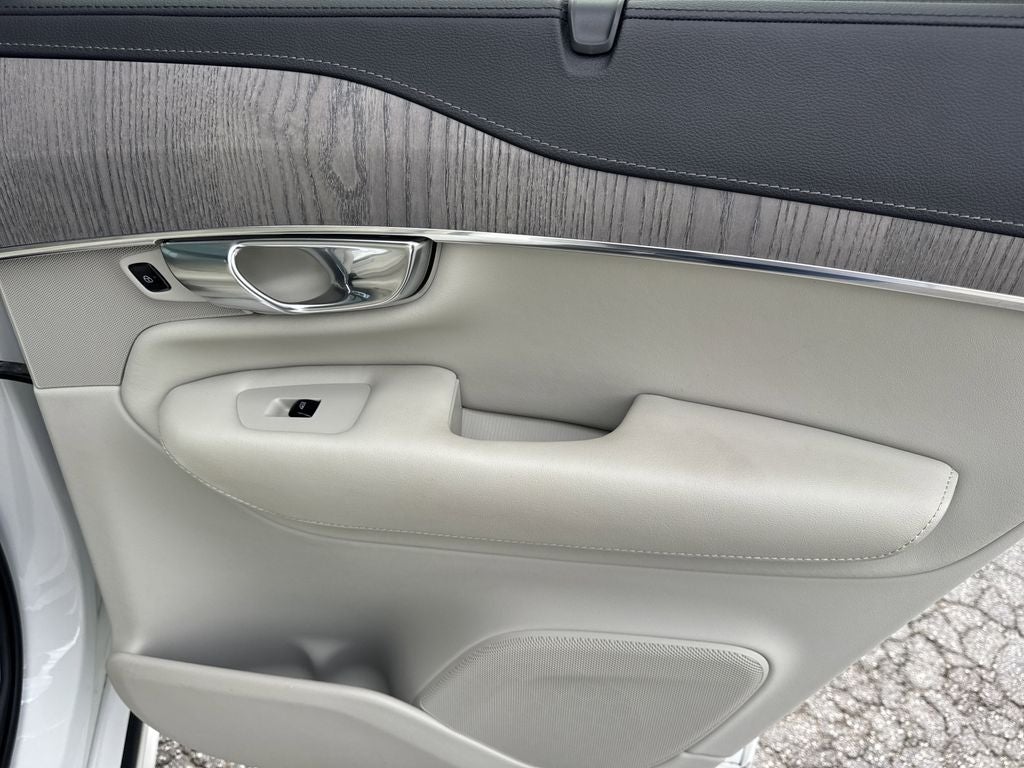 2022 Volvo XC90 Recharge Plug-In Hybrid T8 Inscription 7 Passenger