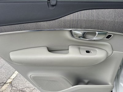 2022 Volvo XC90 Recharge Plug-In Hybrid T8 Inscription 7 Passenger
