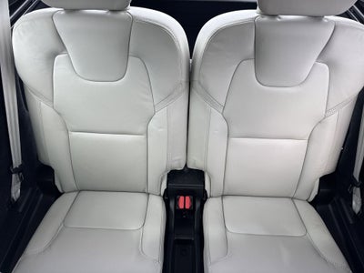 2022 Volvo XC90 Recharge Plug-In Hybrid T8 Inscription 7 Passenger