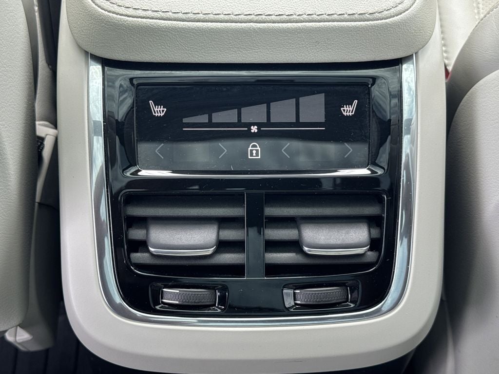 2022 Volvo XC90 Recharge Plug-In Hybrid T8 Inscription 7 Passenger
