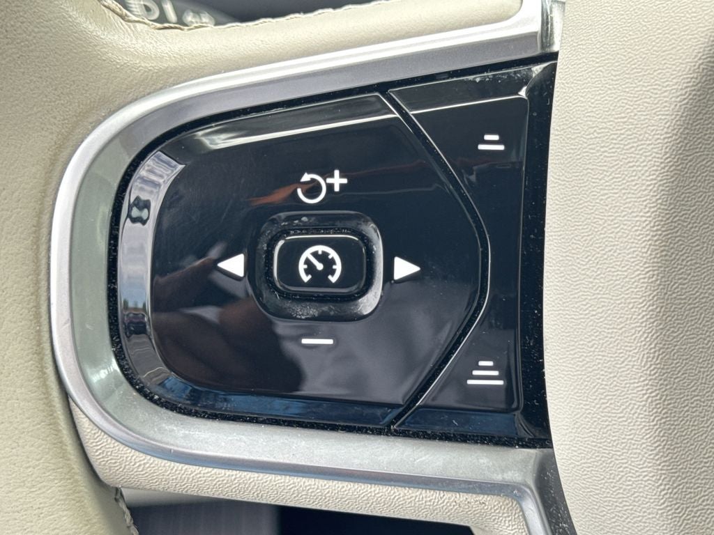 2022 Volvo XC90 Recharge Plug-In Hybrid T8 Inscription 7 Passenger