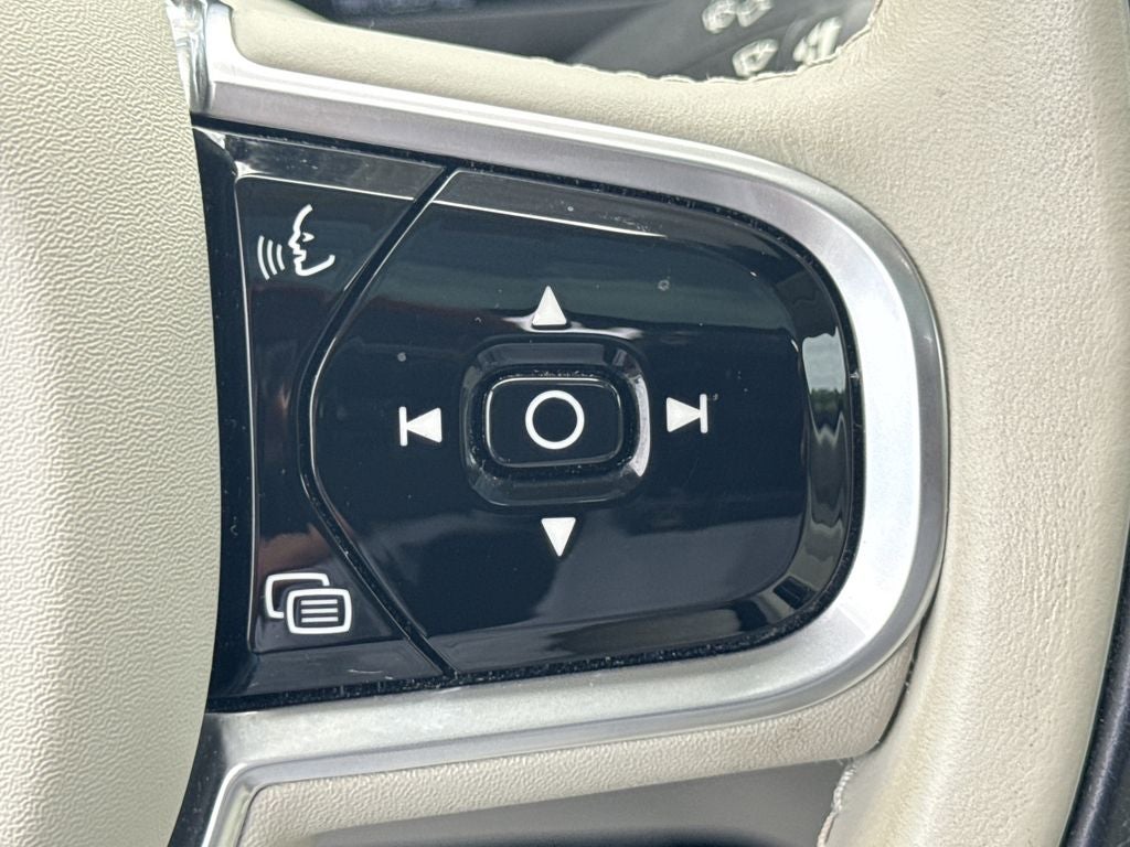 2022 Volvo XC90 Recharge Plug-In Hybrid T8 Inscription 7 Passenger