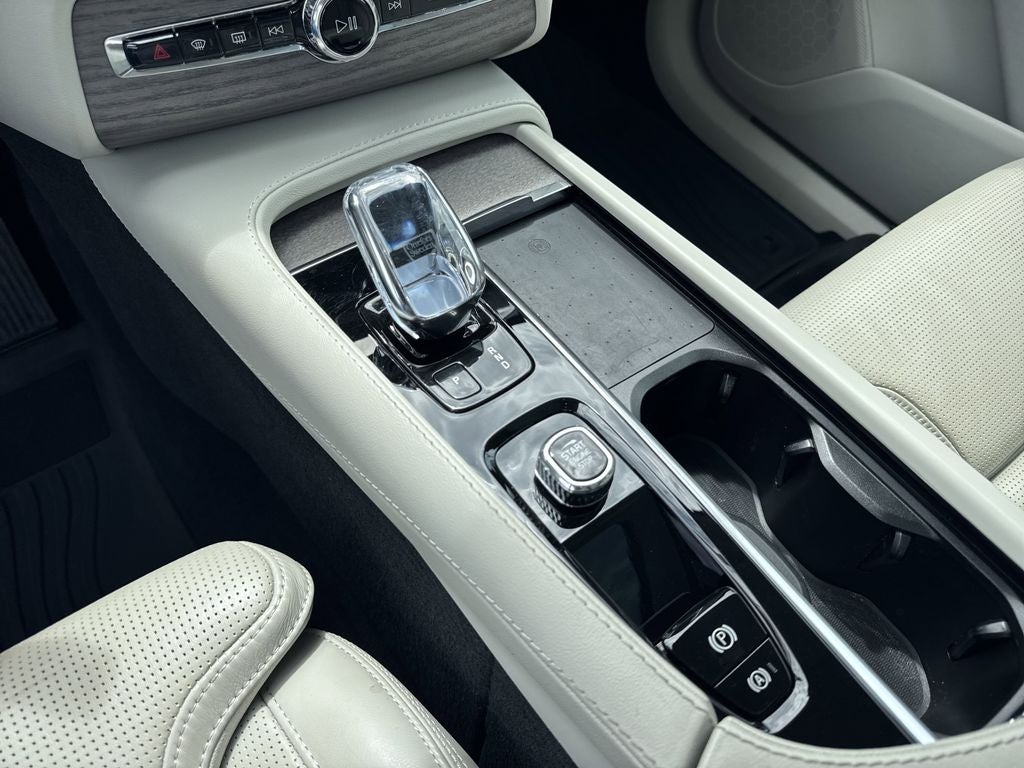 2022 Volvo XC90 Recharge Plug-In Hybrid T8 Inscription 7 Passenger
