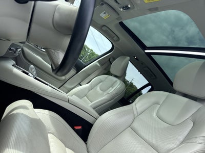 2022 Volvo XC90 Recharge Plug-In Hybrid T8 Inscription 7 Passenger
