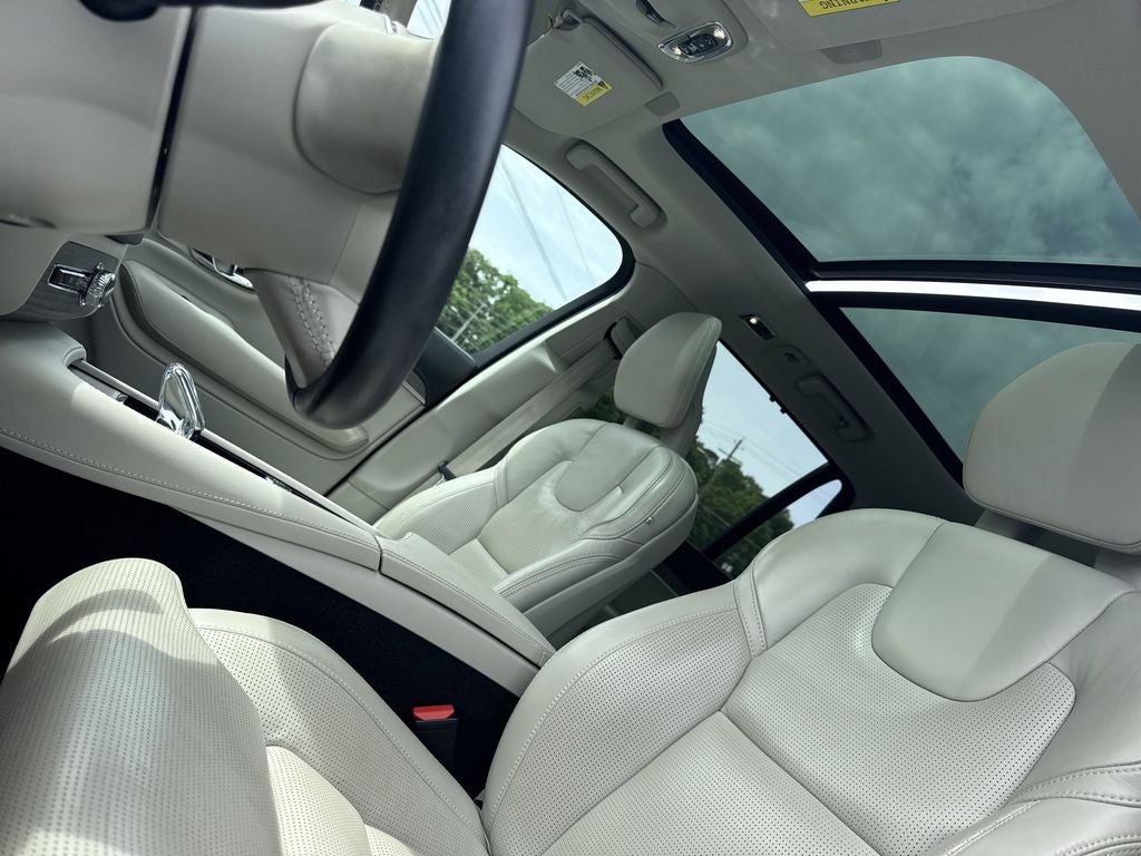 2022 Volvo XC90 Recharge Plug-In Hybrid T8 Inscription 7 Passenger