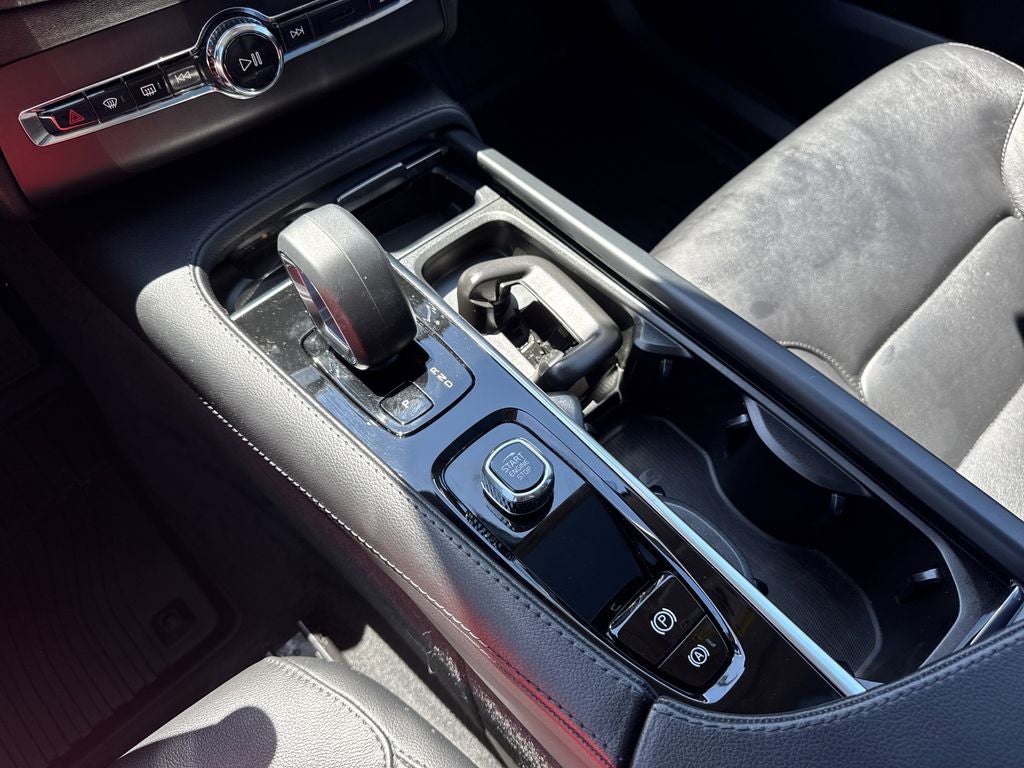 2023 Volvo XC90 B5 Core