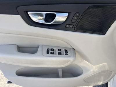 2023 Volvo XC60 B5 Ultimate Bright Theme