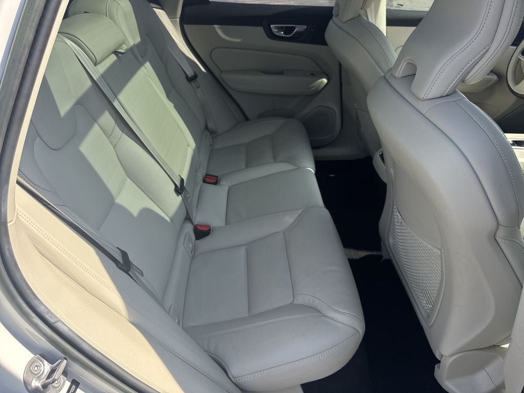 2023 Volvo XC60 B5 Ultimate Bright Theme
