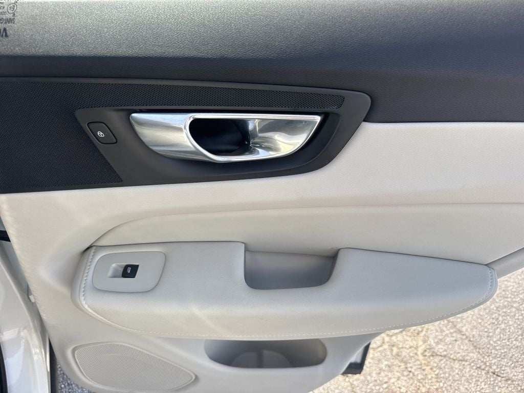 2023 Volvo XC60 B5 Ultimate Bright Theme