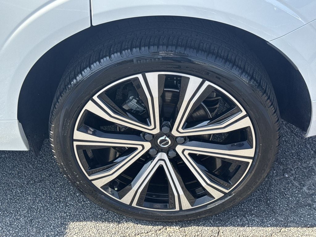 2023 Volvo XC60 B5 Ultimate Bright Theme