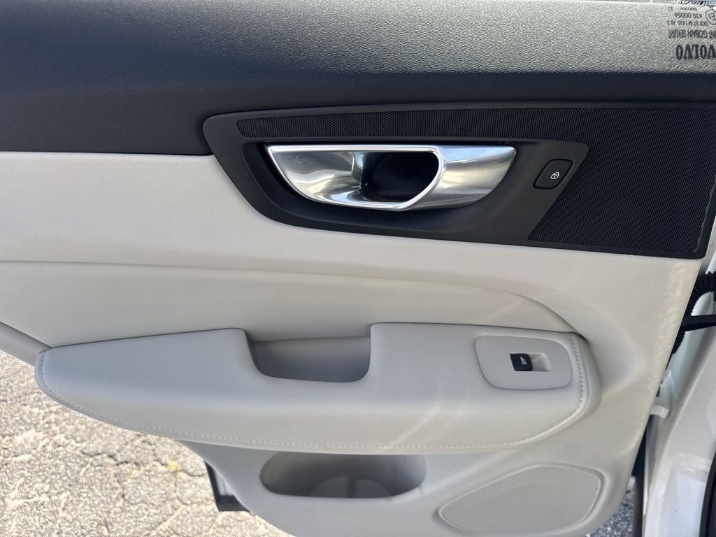 2023 Volvo XC60 B5 Ultimate Bright Theme