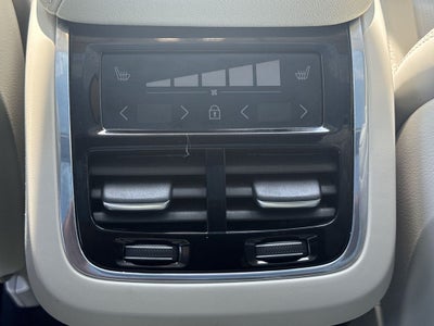 2023 Volvo XC60 B5 Ultimate Bright Theme