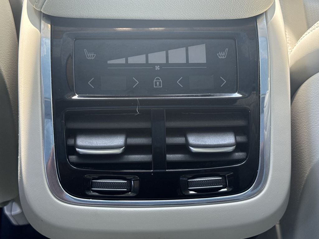 2023 Volvo XC60 B5 Ultimate Bright Theme