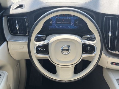 2023 Volvo XC60 B5 Ultimate Bright Theme