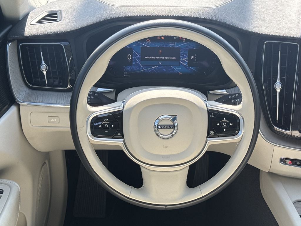 2023 Volvo XC60 B5 Ultimate Bright Theme