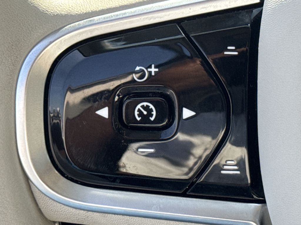 2023 Volvo XC60 B5 Ultimate Bright Theme
