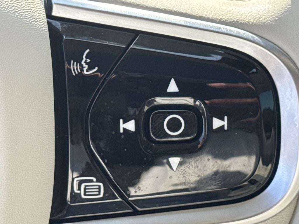 2023 Volvo XC60 B5 Ultimate Bright Theme