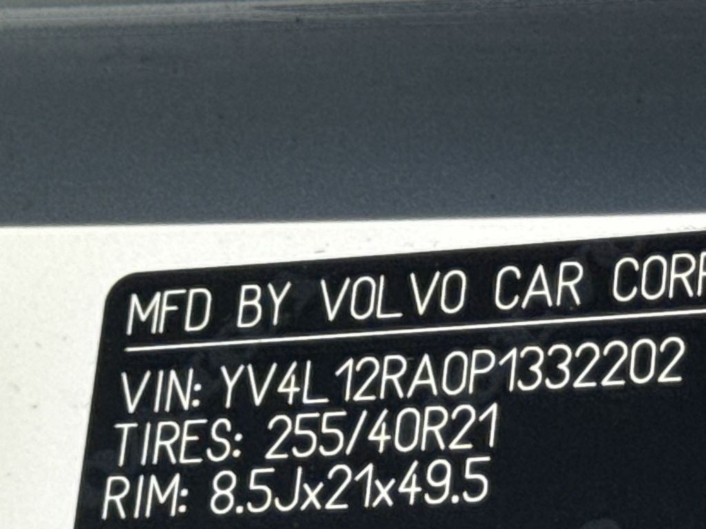 2023 Volvo XC60 B5 Ultimate Bright Theme