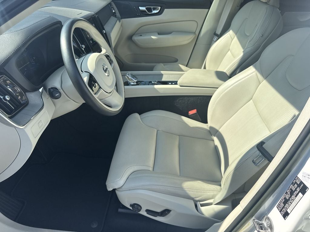 2023 Volvo XC60 B5 Ultimate Bright Theme