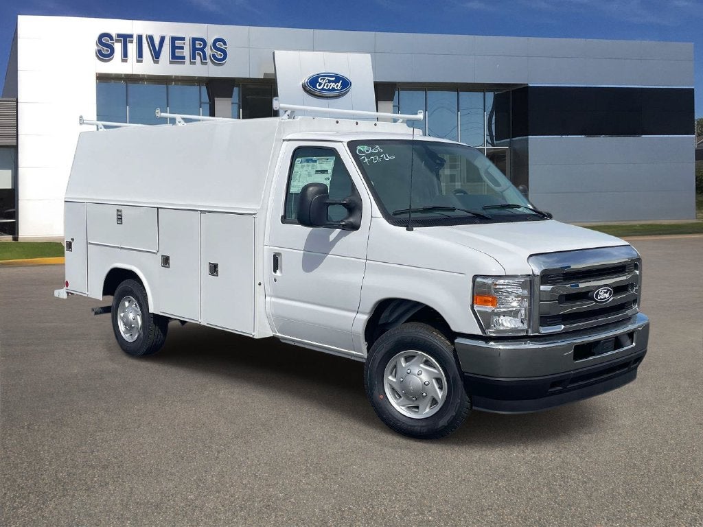2027 Ford E-Series Cutaway Base