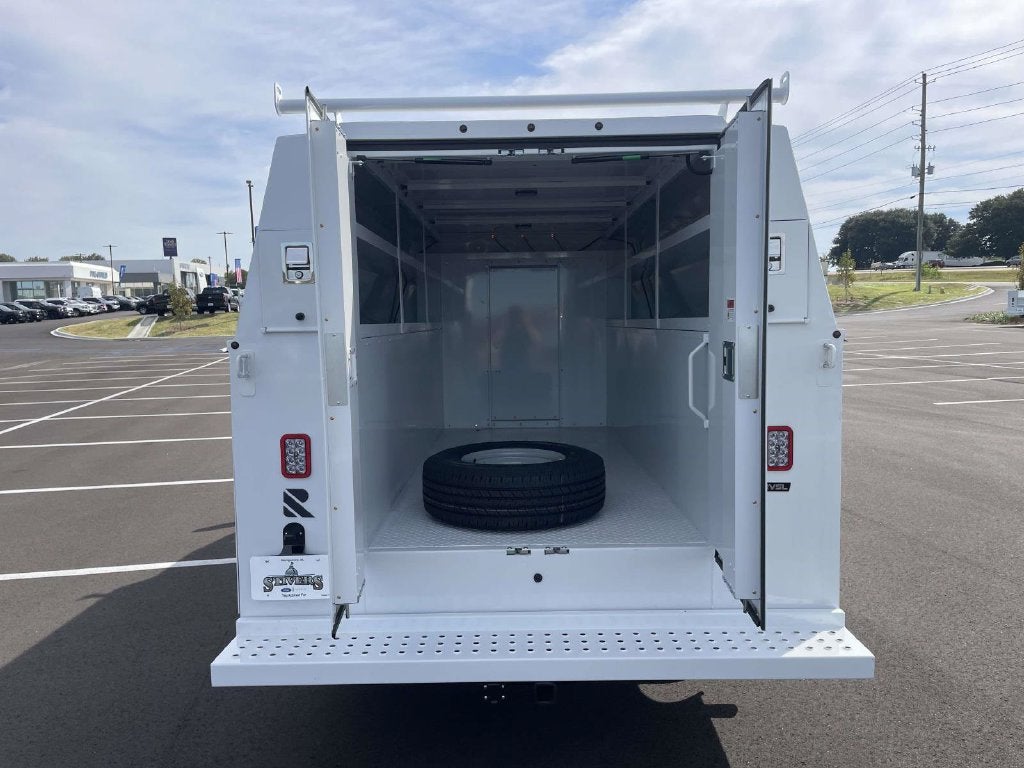 2027 Ford E-350SD Base Cutaway