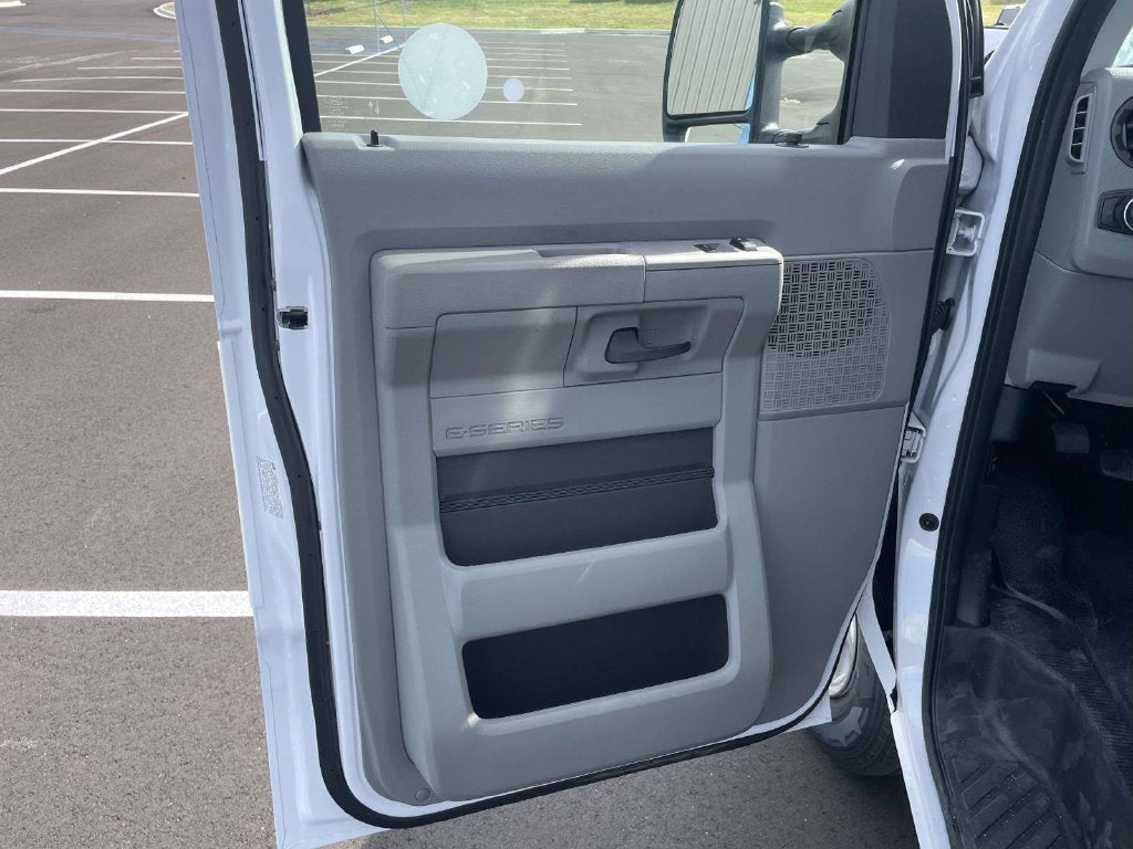 2027 Ford E-350SD Base Cutaway