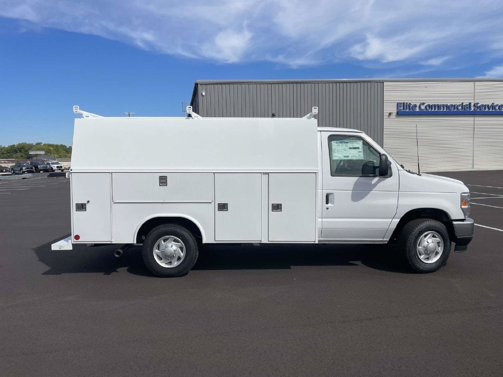 2027 Ford E-350SD Base Cutaway