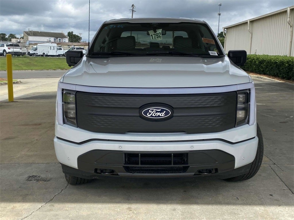 2025 Ford F-150 Lightning Flash