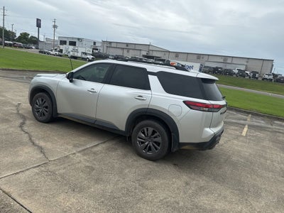 2024 Nissan Pathfinder SV