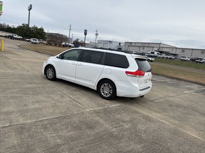 2013 Toyota Sienna XLE 8 Passenger