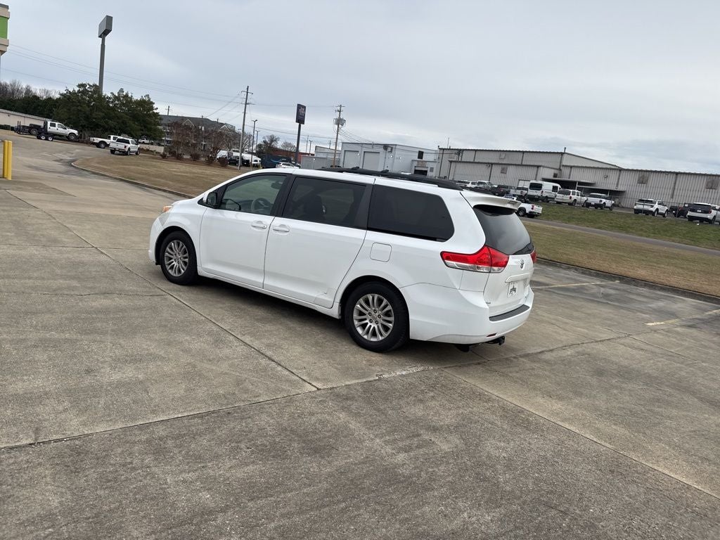 2013 Toyota Sienna XLE 8 Passenger
