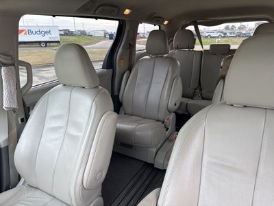 2013 Toyota Sienna XLE 8 Passenger