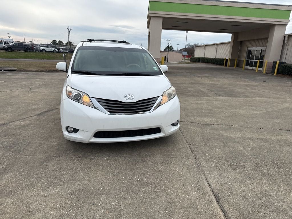 2013 Toyota Sienna XLE 8 Passenger