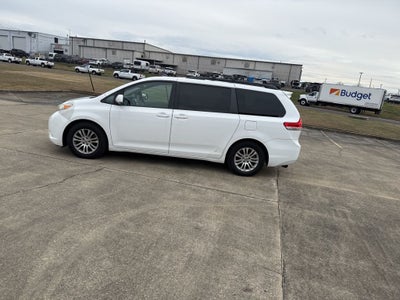 2013 Toyota Sienna XLE 8 Passenger